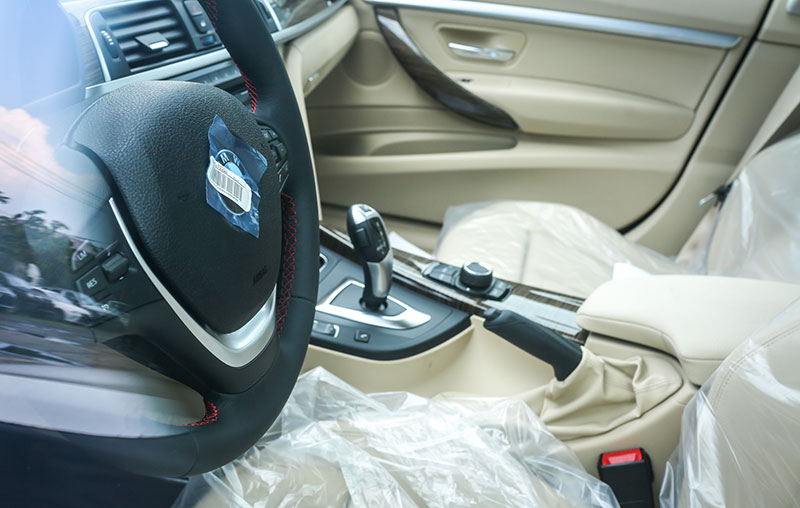 Cận cảnh dàn xe BMW hơn 3 triệu USD phủ bụi ở Sài Gòn